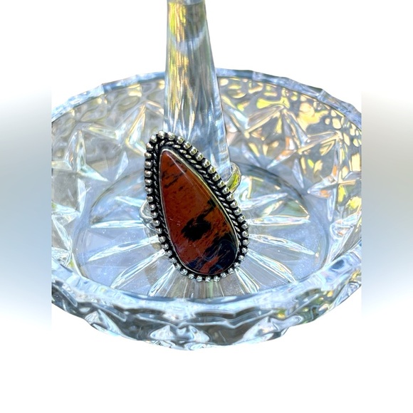 Jewelry - Genuine stone ring